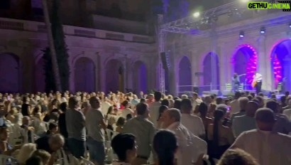 Rancapino Chico - 328 Likes - Noche muy especial en los Claustro de la Catedral (Almería)..
Maravilloso público que lleno este bonito sitio que me encantó.. Al mismo tiempo, compartiendo con un gran elenco..
Y que alegría de ver a personas q quiero y admiro allí acompañandonos..
Llevo vuestros aplausos en el alma..
Mis @rancapineros ❤️🌲