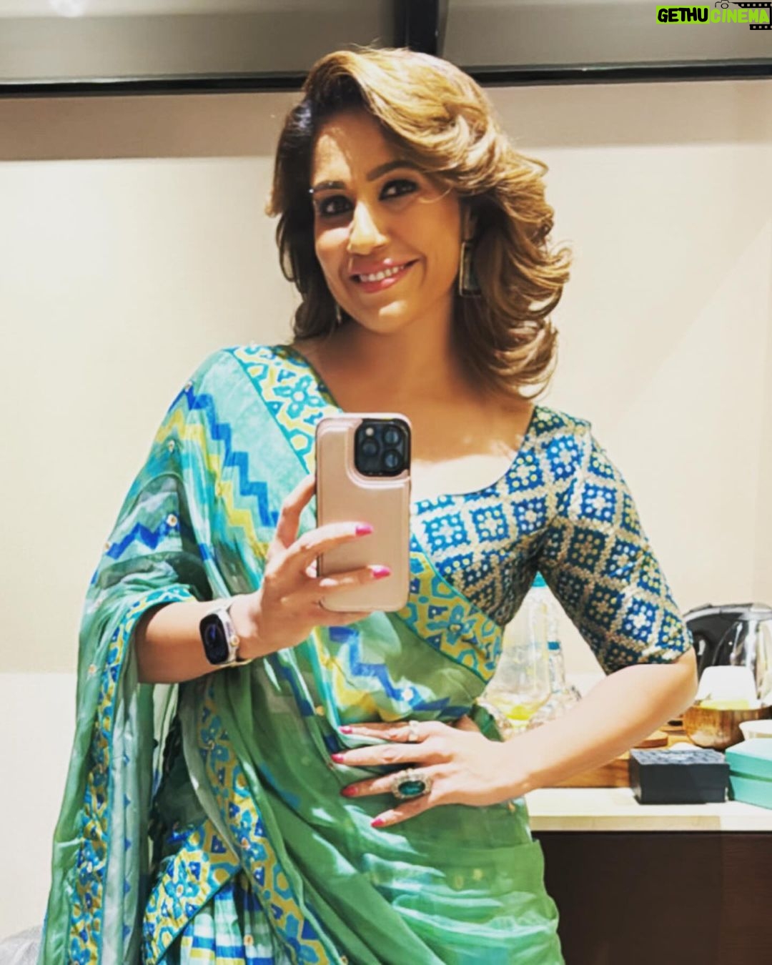 Ranjini Haridas Instagram - Coz it was Diwali I decided to dress the part for work just to click pics and realised these were the only pics we took .Also, totally forgot to post iin time . #thecommitmentwasalittleshaky #😂