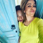 Ranjini Haridas Instagram - Peekaboo!!! @jaan_moni_das #workmode #gettingready #shootime #cochindiaries