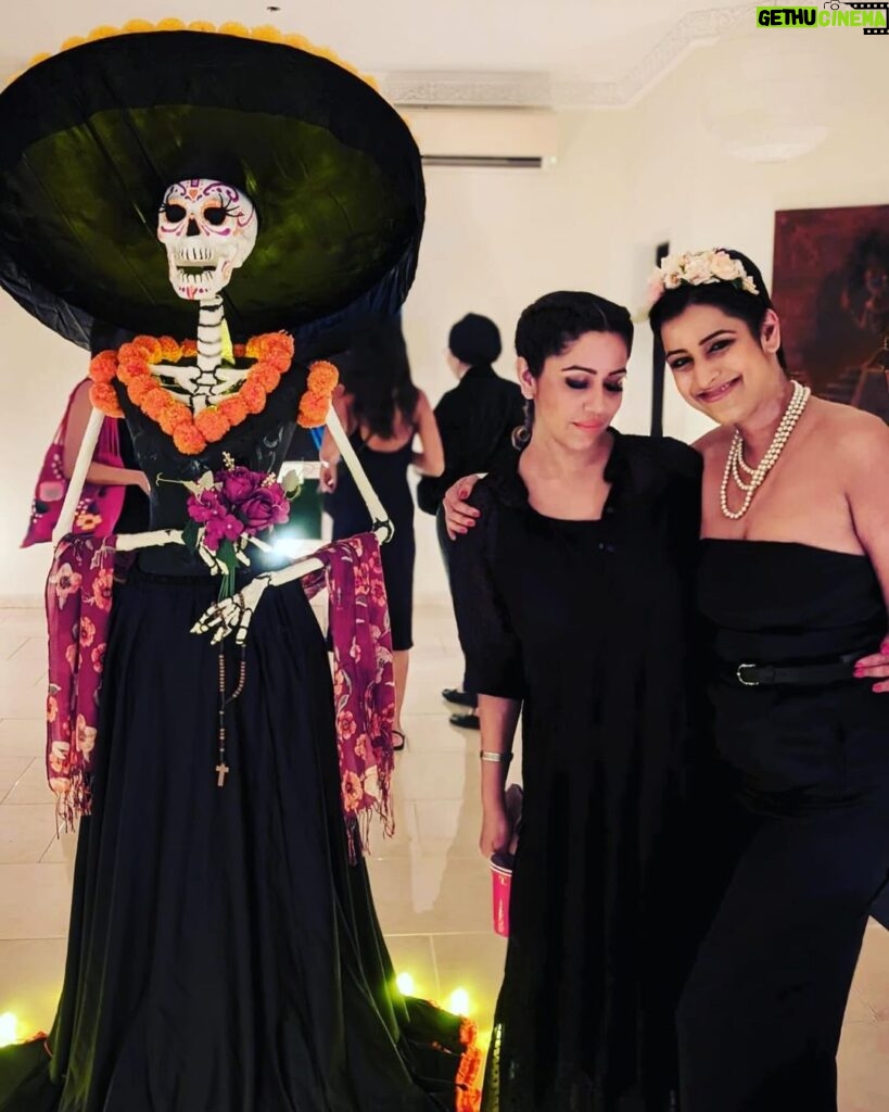 Ranjini Haridas Instagram - Just some women in black !!!🖤 @amarasmummy #diadelasmuertos #dubaidiaries #🖤