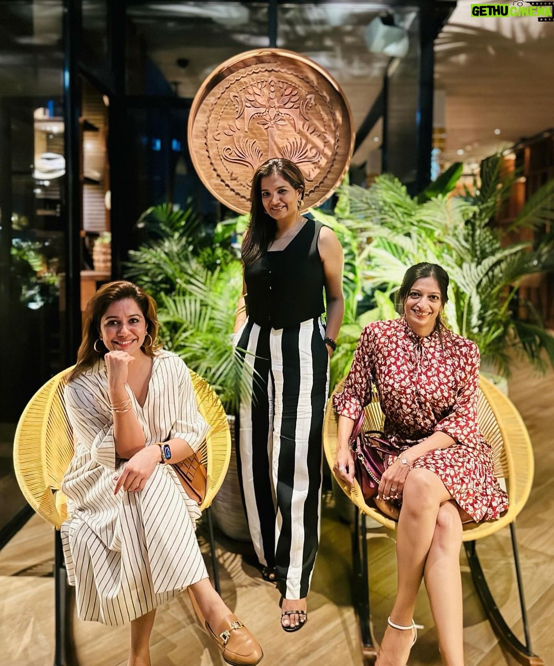 Ranjini Haridas Instagram - Find your Tribe .Love them Hard .Annoy them harder .πππ @msmarti_ranj @thanujose π¬ππ #adultingtogether #dubaidiaries #gossipgirls #classmatestolifemates #kochitodubai #mytribe #myvibe #π CaΓ±a by Tamoka