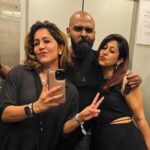 Ranjini Haridas Instagram - People who party together stick together !!!😂😂😂 Except last night some of us took off coz it was too bloody hot and the sound wasn’t the best .Aaah well some days are good and some days are bad ..😶 @dancingbellss @ranjinijose @samsonjvalentine #gooddaysbaddays #partypack #tech #friendslikefam #ranjiniharidas #cochindiaries