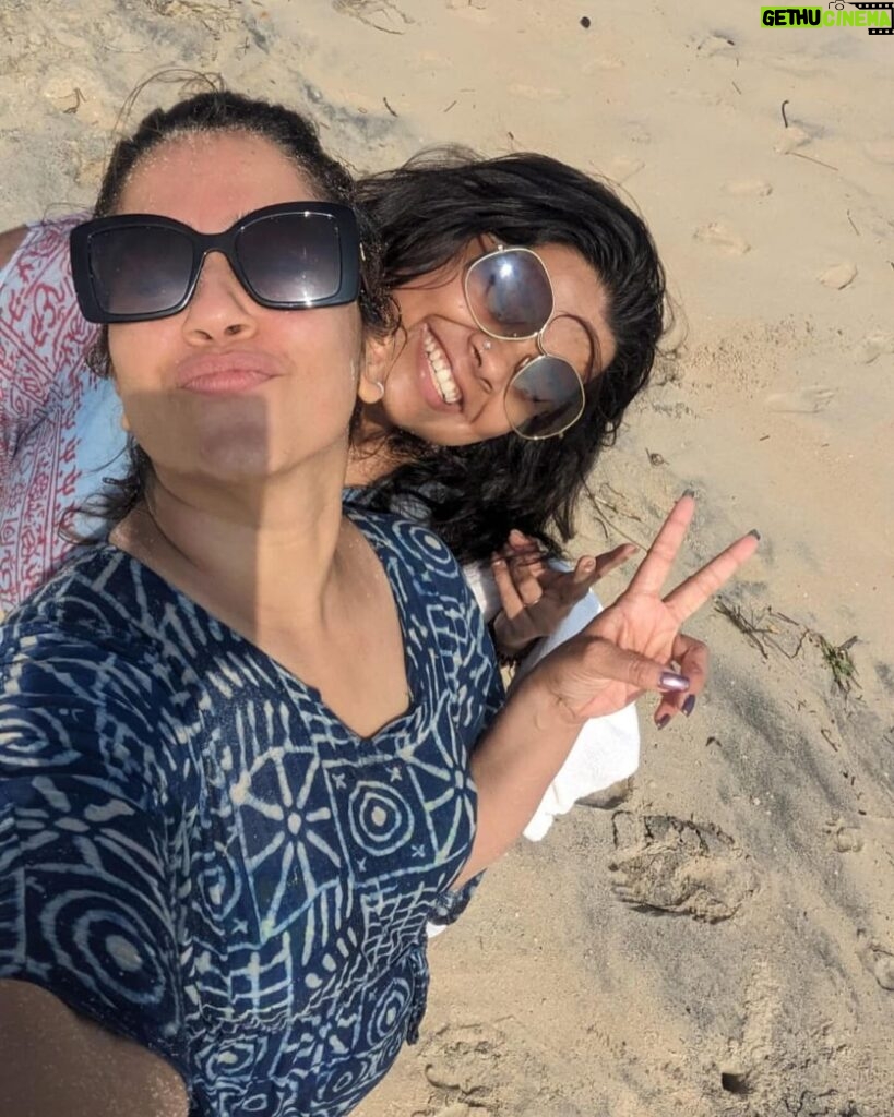 Ranjini Haridas Instagram - Beach babes ya beached whales!!! 😂😂😂 @merrystays @madsie29 #marari #weekendwithmads #justchillin #getaway