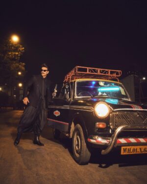 Ranveer Singh Instagram - For the grand opening of @jioworldplaza 🖤 
Spectacular evening! 
#NewOrderOfStyle #MumbaiAtThePlaza #JioWorldPlaza