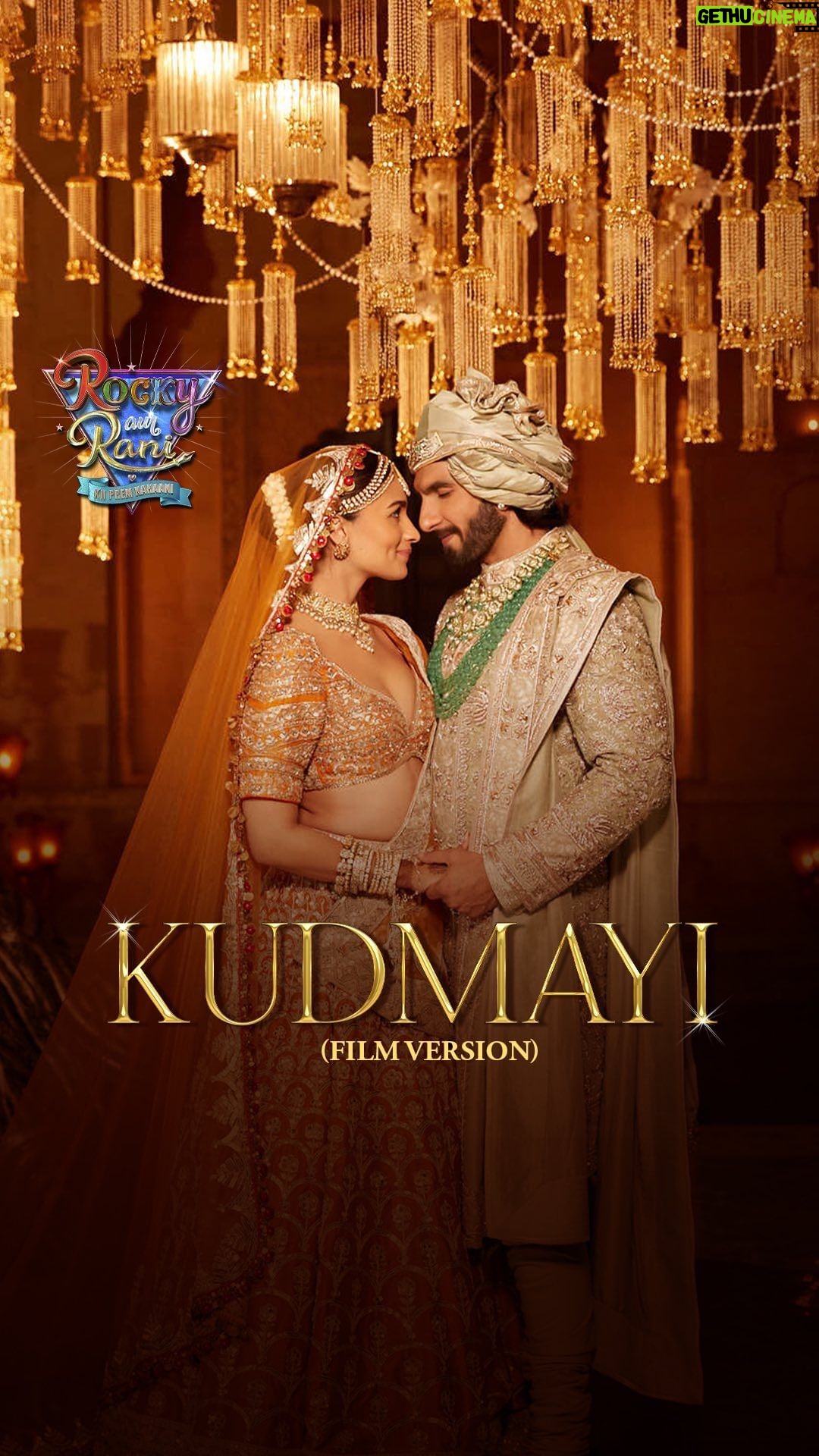 Ranveer Singh Instagram - A song made with love, for love! #Kudmayi OUT NOW! 💜 #RockyAurRaniKiiPremKahaani in cinemas now! #RRKPK @aapkadharam #JayaBachchan @azmishabana @aliaabhatt @karanjohar @apoorva1972 @ajit_andhare @_ishita_moitra_ @shashankkhaitan @gogoroy @somenmishra @ipritamofficial @shahidmallya @amitabhbhattacharyaofficial @vaibhavi.merchant @dharmamovies @viacom18studios @saregama_official