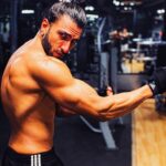 Ranveer Singh Instagram – βIt’s not about how hard you hit. It’s about how hard you can get hit and keep moving forward.β – ROCKY π₯ #MondayMotivation #Throwback #RockyEra