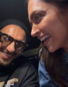 Ranveer Singh Instagram - She LLLLLLLOVED it!!! 🥰🥰🥰 @deepikapadukone #RockyAurRaniKiiPremKahaani