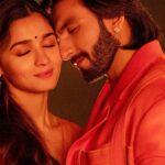Ranveer Singh Instagram - An Arijit-Shreya duet! Just pure love ! 💞💞 #VeKamleya SONG OUT NOW! #RockyAurRaniKiiPremKahaani #RRKPK @aapkadharam #JayaBachchan @azmishabana18 @aliaabhatt @karanjohar @apoorva1972 @ajit_andhare @_ishita_moitra_ @shashankkhaitan @gogoroy @somenmishra @ipritamofficial @arijitsingh @shreyaghoshal @iamshadabfaridi @officialaltamashfaridi @amitabhbhattacharyaofficial @dharmamovies @viacom18studios @saregama_official