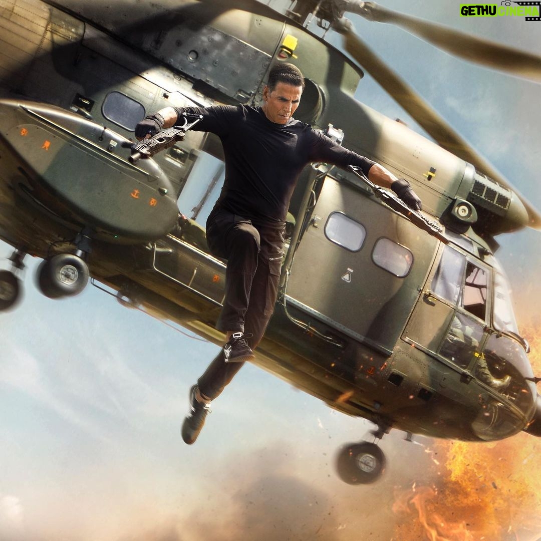 Ranveer Singh Instagram - THE FEARLESS ‘Veer Sooryavanshi’ 🔥💪🏾 Hamari team ka Sabse Bada Khiladi !!! 💯🚁 #SinghamAgain @akshaykumar @rohitshettypicturez @adffilms @officialjiostudios @reliance.entertainment @cinergyofficial