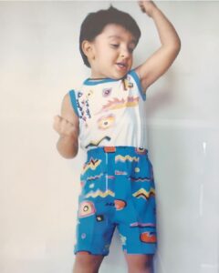 Ranveer Singh Instagram - Gosh! I’ve been dreaming about doing this for a very, very long time! 😅💕 As a child I fell in love with the movies, and like the rest of us, watching and worshipping Amitabh Bachchan and Shah Rukh Khan - the two G.O.A.Ts of Hindi Cinema 🐐 🐐. I dreamed of growing up to be like them. They are the very reason I wanted to become an actor and a ‘hindi film hero’. Their impact and influence on my life cannot be overstated. They’ve shaped the person and actor that I am. Taking their legacy forward is a manifestation of my childhood dream 😇🧿💫 I understand what a great responsibility it is to be a part of the ‘Don’ dynasty. I hope the audience gives me a chance and showers me with love, the way they have for numerous characters over the past so many years. 🙏🏽🙏🏽🙏🏽 Thank you Farhan and Ritesh for entrusting me with this honourable mantle and believing in me. I hope I can deliver on your faith and conviction. 🤜🏽🤛🏽 My two supernovas, The Big B and SRK, I hope I can make you proud. 🎭 And my beloved audience, as always, I promise you…that I will do my very best to entertain you...in and as...’Don’. 😎 Thank you for your love ♥️♥️♥️
