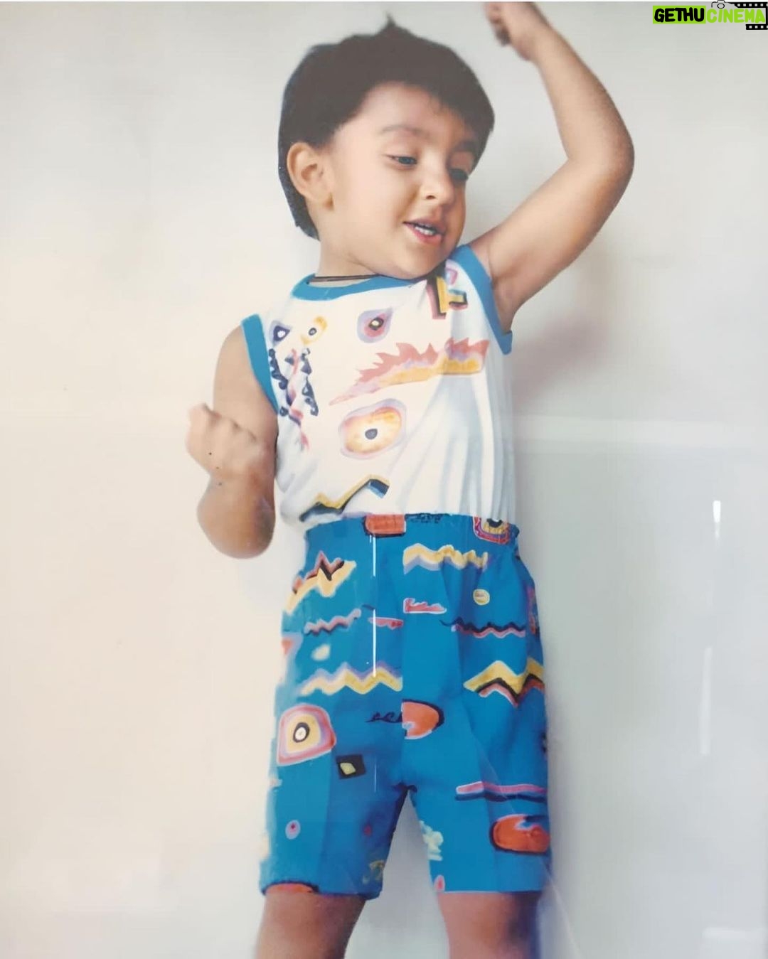 Ranveer Singh Instagram - Gosh! Iβve been dreaming about doing this for a very, very long time! π
π As a child I fell in love with the movies, and like the rest of us, watching and worshipping Amitabh Bachchan and Shah Rukh Khan - the two G.O.A.Ts of Hindi Cinema π π. I dreamed of growing up to be like them. They are the very reason I wanted to become an actor and a βhindi film heroβ. Their impact and influence on my life cannot be overstated. Theyβve shaped the person and actor that I am. Taking their legacy forward is a manifestation of my childhood dream ππ§Ώπ« I understand what a great responsibility it is to be a part of the βDonβ dynasty. I hope the audience gives me a chance and showers me with love, the way they have for numerous characters over the past so many years. ππ½ππ½ππ½ Thank you Farhan and Ritesh for entrusting me with this honourable mantle and believing in me. I hope I can deliver on your faith and conviction. π€π½π€π½ My two supernovas, The Big B and SRK, I hope I can make you proud. π And my beloved audience, as always, I promise youβ¦that I will do my very best to entertain you...in and as...βDonβ. π Thank you for your love β₯οΈβ₯οΈβ₯οΈ