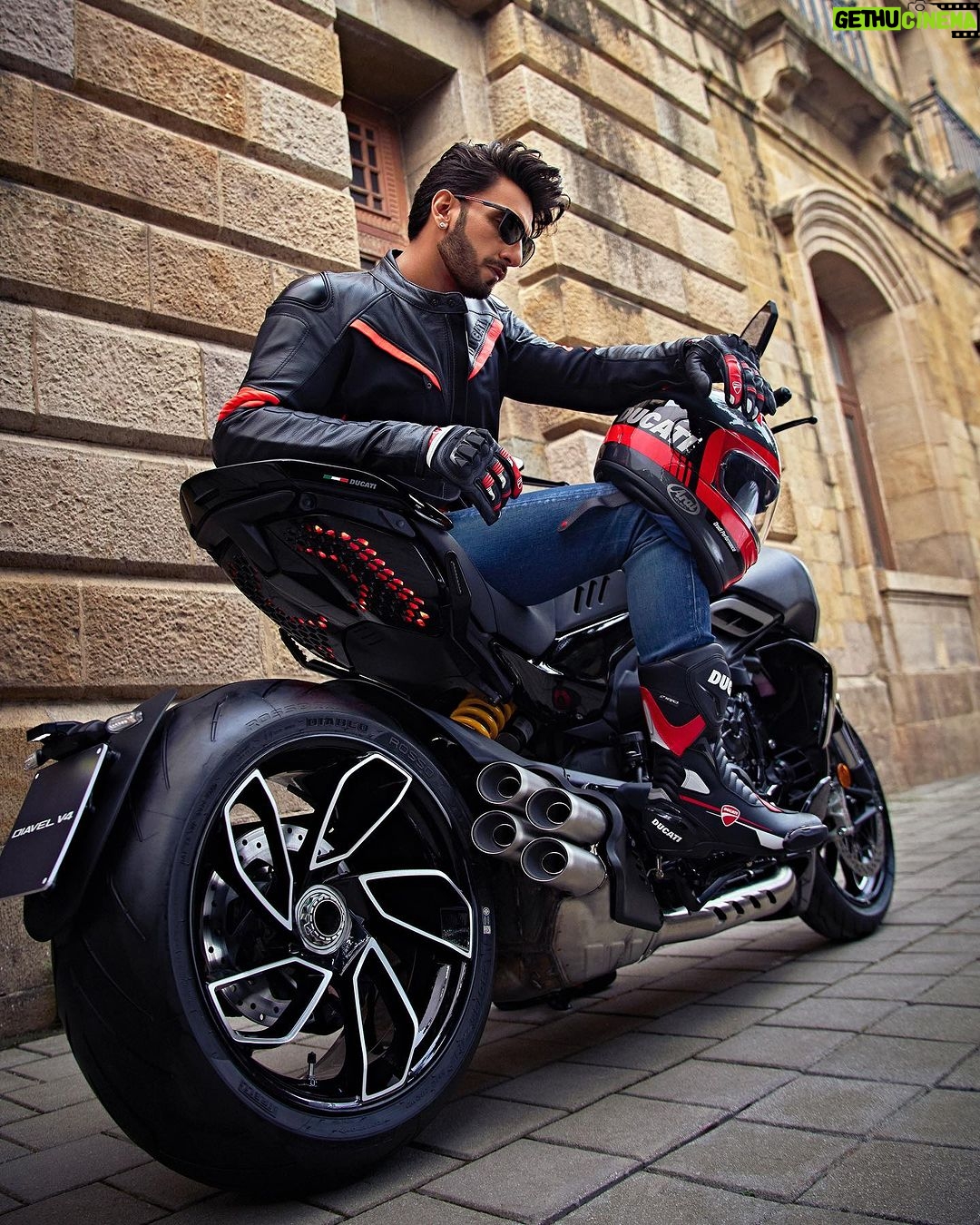 Ranveer Singh Instagram - Dare to be bold. Here's welcoming @ranveersingh to the world of @ducati at the launch of the Diavel V4! We are thrilled to announce him as our Ambassador and congratulate him as the first Diavel V4 of India heads to his garage! #DucatiXRanveer #DareToBeBold #DiavelV4