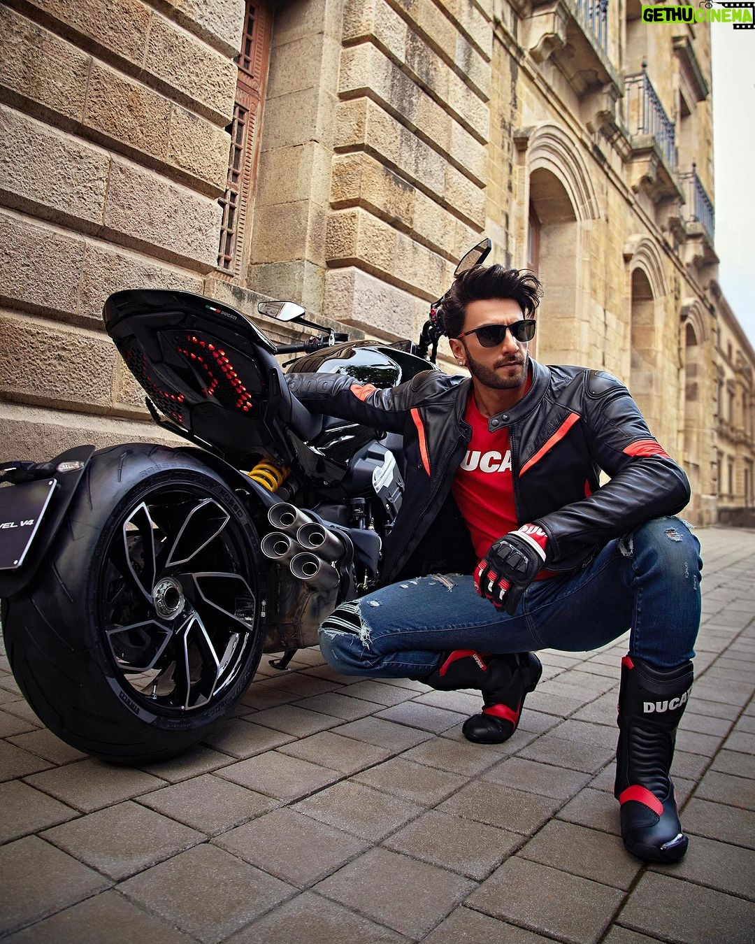 Ranveer Singh Instagram - Dare to be bold. Here's welcoming @ranveersingh to the world of @ducati at the launch of the Diavel V4! We are thrilled to announce him as our Ambassador and congratulate him as the first Diavel V4 of India heads to his garage! #DucatiXRanveer #DareToBeBold #DiavelV4
