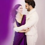 Ranveer Singh Instagram - Rocky aur Rani! 🕺💃 in cinemas tomorrow! 💜🤍💜🤍 @aliaabhatt @dharmamovies