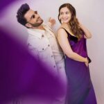 Ranveer Singh Instagram - Rocky aur Rani! 🕺💃 in cinemas tomorrow! 💜🤍💜🤍 @aliaabhatt @dharmamovies