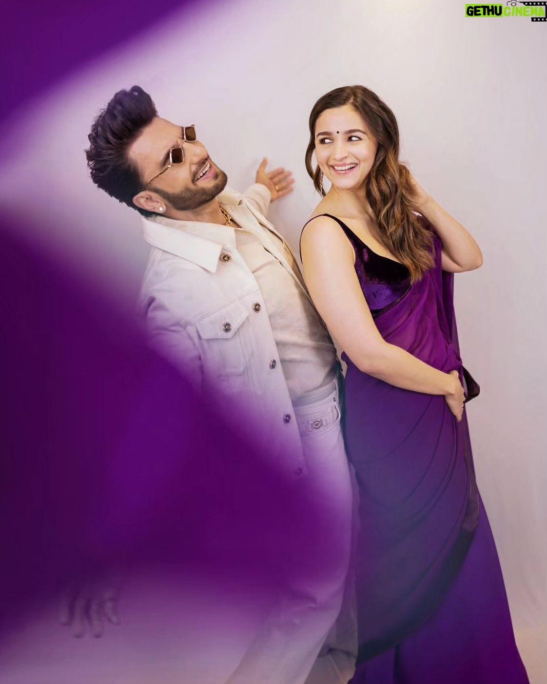 Ranveer Singh Instagram - Rocky aur Rani! πΊπ in cinemas tomorrow! ππ€ππ€ @aliaabhatt @dharmamovies