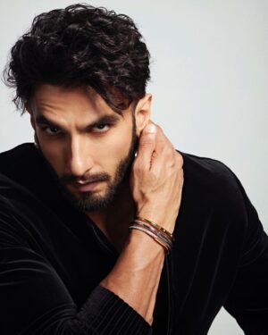 Ranveer Singh Instagram - No rules. All welcome. #TiffanyLock

Share your personal unbreakable bonds that make you who you are.

@tiffanyandco #TiffanyLock #LockwithLove #TiffanyIndia #TiffanyPartner