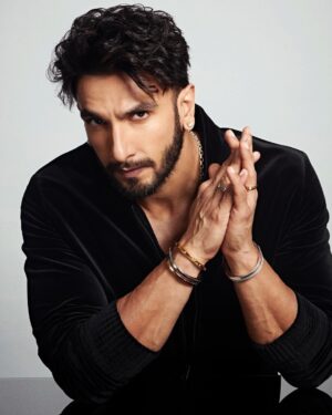 Ranveer Singh Instagram - No rules. All welcome. #TiffanyLock

Share your personal unbreakable bonds that make you who you are.

@tiffanyandco #TiffanyLock #LockwithLove #TiffanyIndia #TiffanyPartner