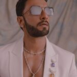 Ranveer Singh Instagram – 💎 @tiffanyandco #tiffanyandco #thetiffanylandmark @reliancebrandsltd