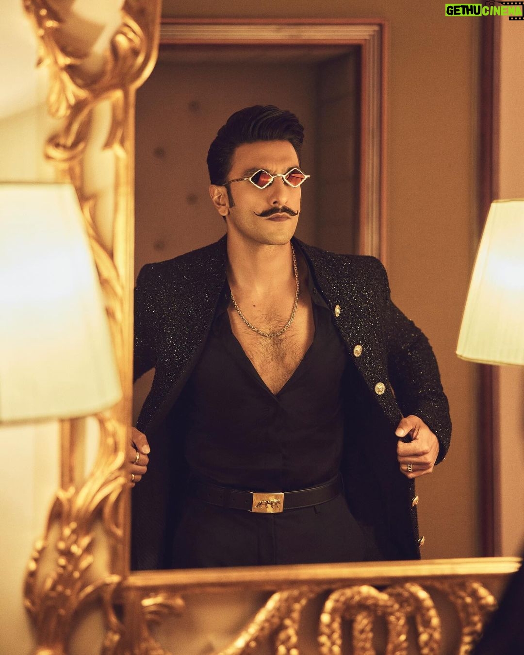 Ranveer Singh Instagram - Memorable evening 🖤 @redseafilm