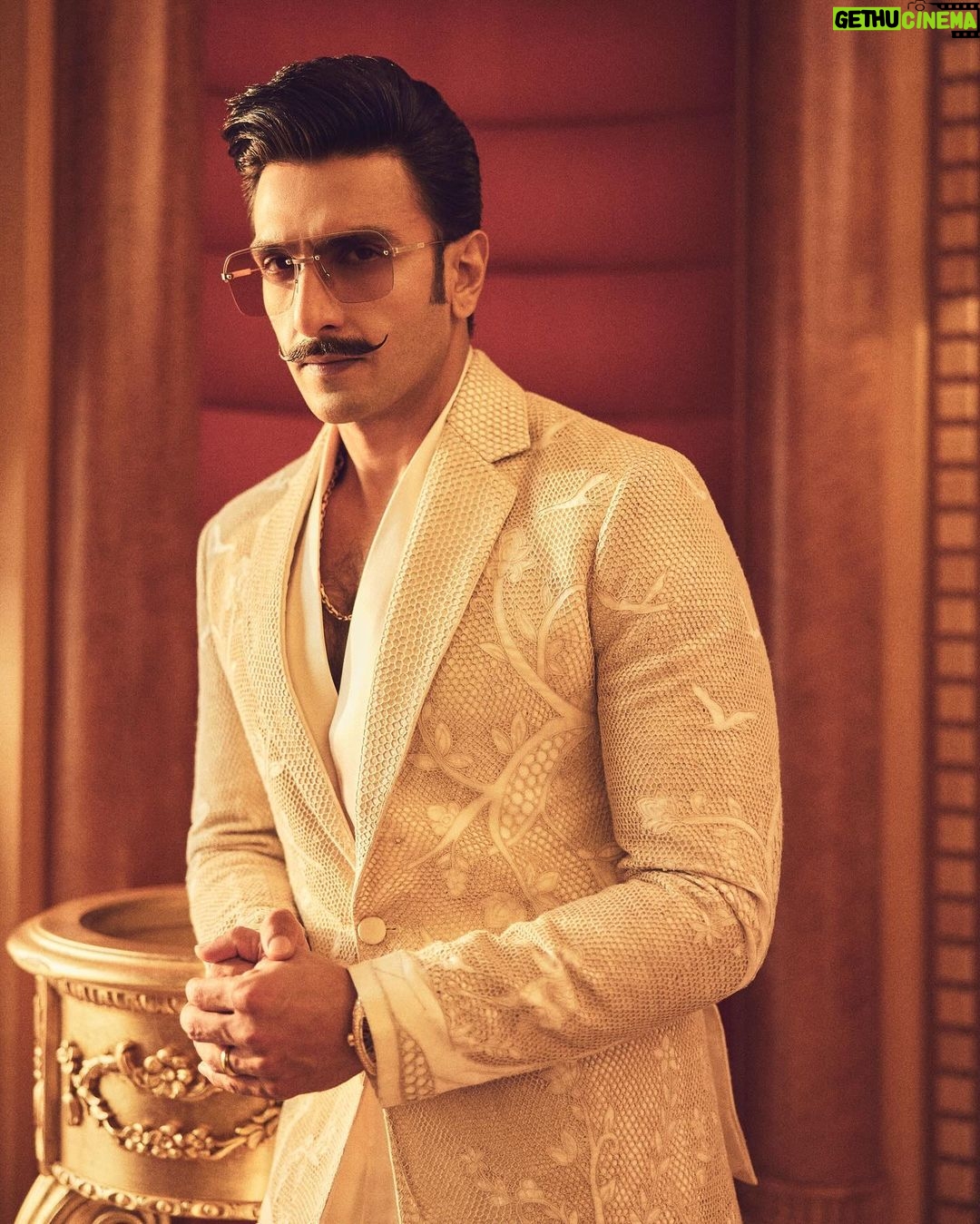 Ranveer Singh Instagram - For the Red Sea Film Festival 🎥 🎞️ @redseafilm