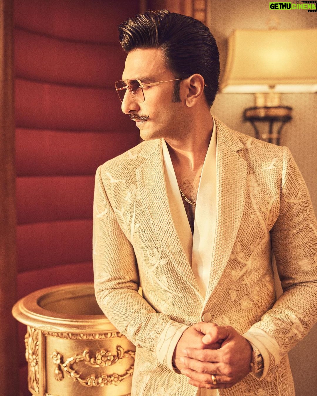 Ranveer Singh Instagram - For the Red Sea Film Festival 🎥 🎞️ @redseafilm