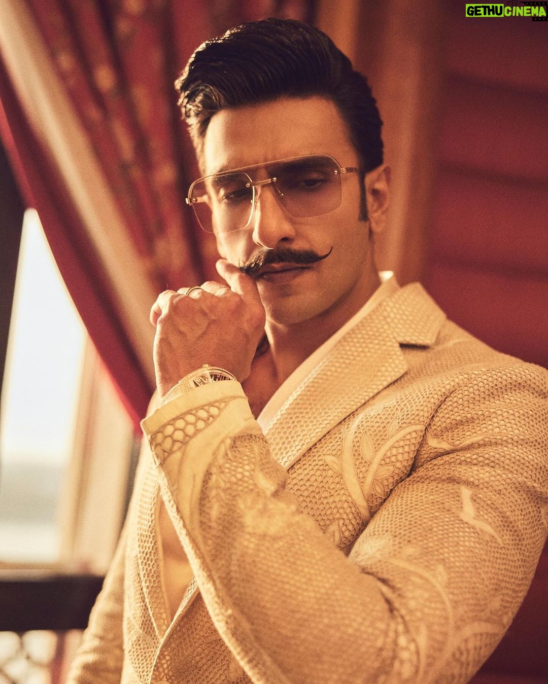 Ranveer Singh Instagram - For the Red Sea Film Festival 🎥 🎞️ @redseafilm
