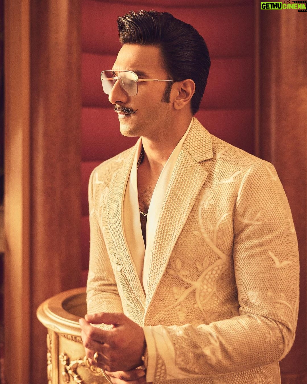Ranveer Singh Instagram - For the Red Sea Film Festival 🎥 🎞️ @redseafilm