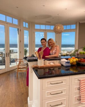 Raquelle Stevens Instagram - All 10 episodes of Selena + Chef Season 4 are out now 👩‍🍳👩‍🍳 We had so much fun! Will always be grateful for these memories. Thanks to all of the amazing chefs and the best team ever @hbomax