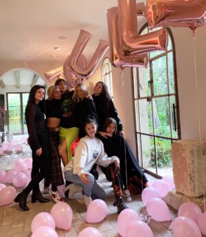 Raquelle Stevens Instagram - Best friends in the world 💞 thank you for throwing me such a beautiful party!