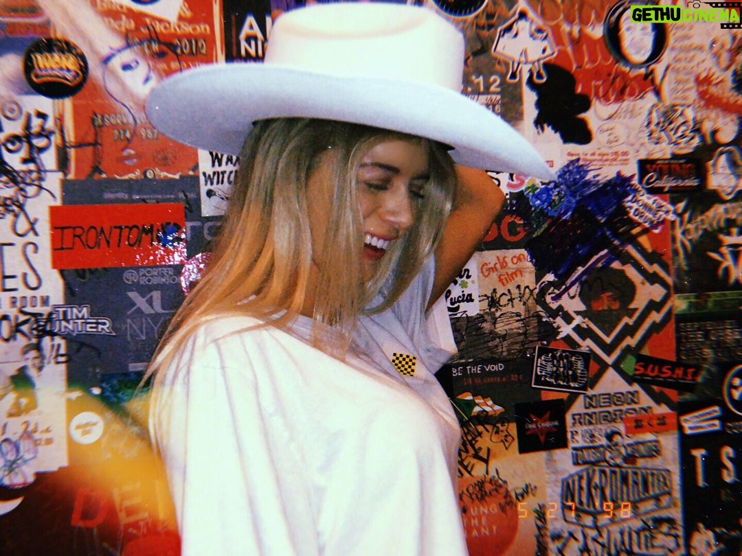 Raquelle Stevens Instagram - Constellation Room
