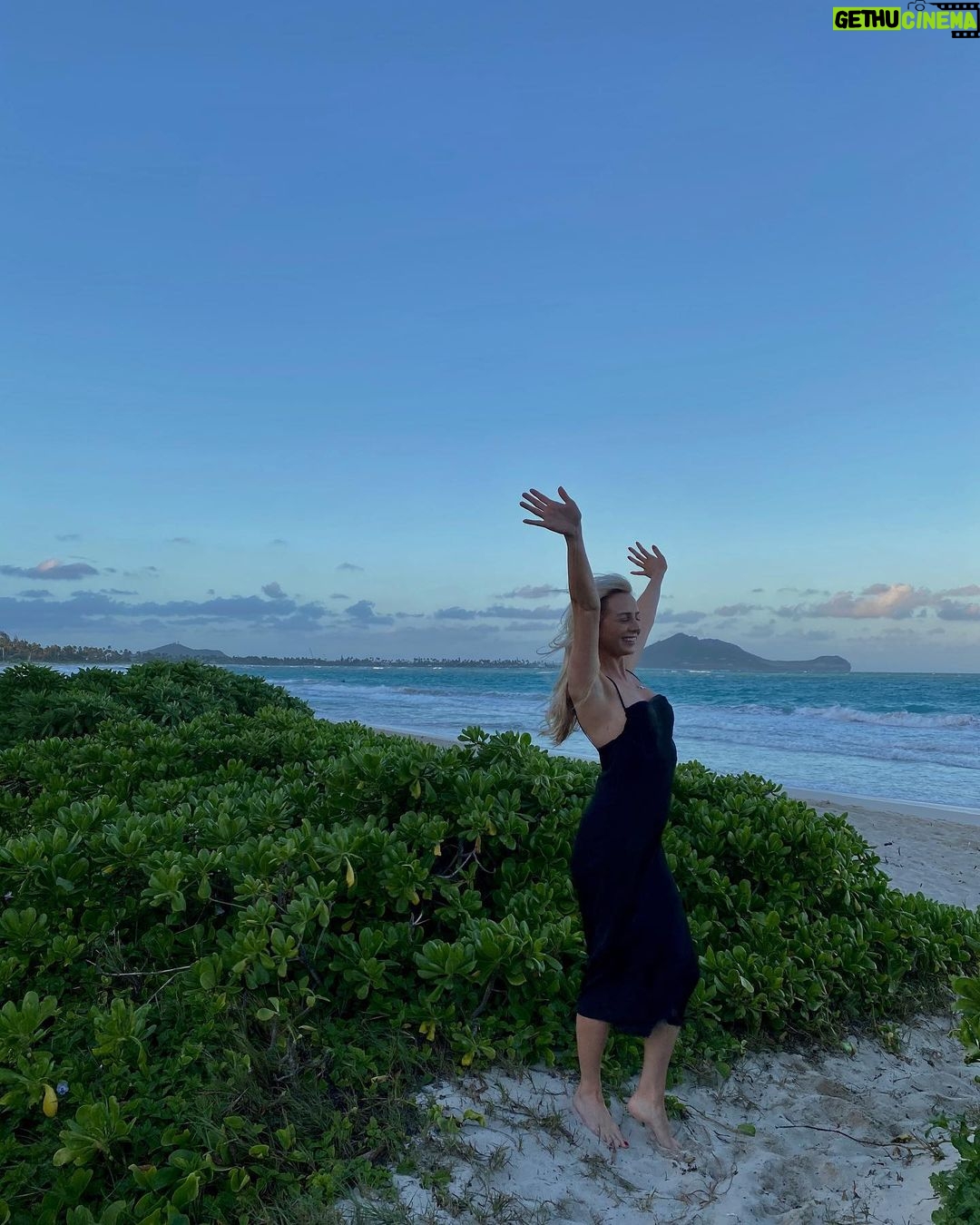 Raquelle Stevens Instagram - 💫🙏🏻 Hawaii