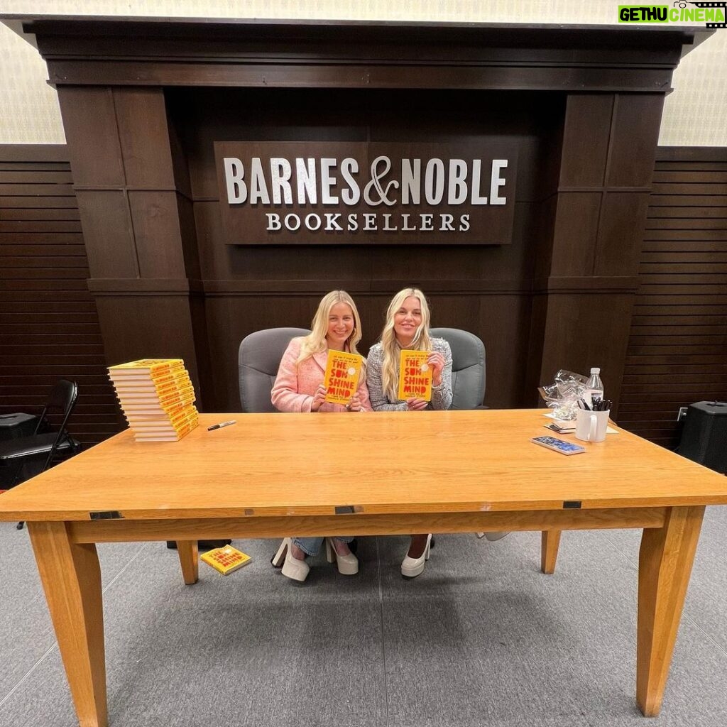 Raquelle Stevens Instagram - Today is the day!! The Sunshine Mind is now available. So grateful to everyone who came to our signing last night. It was so special, and we’ll always remember it! Thank you to our incredible team @zondervan @harpercollins 🙏🏻💛 The Grove