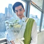 Rathanand Chanyachirawong Instagram – อาทิตย์นี้ร่างบ้งๆๆสุดๆ ทิ้งตัวลงโซฟาแต่เจอขอบ เข้ากลางก้นกบ เข้ารพสิครับ ดึงร่างกลับมาทำงานปกติ เข้ารายการเช้า รายการบ่าย จัดวิทยุ ทำMC กำลังใจมาในหลากหลายรูปแบบ ขอบคุณสำหรับกำลังใจนะฮับ