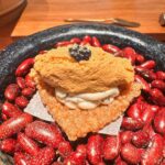 Rathanand Chanyachirawong Instagram – ว้าว ทุกคำจริงๆ ไปกินโอมากาเสะที่ @hotaru.omakase มาฮับ เป็น20คำที่ตื่นตาตื่นใจทุกคำและแน่นอน อร่อยมาก Appitizerน่าสนใจทุกคำ ก่อนเข้านิกิริ ข้าวปรุงรสด้วยน้ำส้มสายชูแดงปรุงรสได้กลมกล่อมมาก ไม่มีแย่งซีนน้องปลาเลย ส่วนน้องปลาตั้งมะได ชิมะอาจิ คินเมะได ชูโทโร่ โอโร่ agedมาหมด เจ้มจ้นมาก และแน่นอนUni ใช้Buffon uni หวานฉ่ำ อยากซ้ำ เมนูล้างpalateที่surprisedมาก คือ ไข่ตุ๋นคั่นด้วยวิปครีปทรัฟเฟิลและท็อบด้วยกุ้งเทมปุระ เมนูนี้มีในทุกคอร์สด้วย เชฟเบียร์ที่มาดูแลบอกมา เชฟพิถีพิพิถันกับทุกเมนู ที่สำคัญ presentation สนุกมากๆทั้ง20คำเลย อยากลองกินโอมากาเสะเริ่มที่799 แนะนำเลยจ้า ยิ้มกลับบ้านแน่นอน เดี๋ยวจัดเต็มช็อตเด็ดในreelต่อ รอติดตามชมนะฮับ #hotaruomakase #sushi #omakase Hotaru 119 Omakase & Izakaya – Sanampao