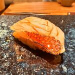 Rathanand Chanyachirawong Instagram – ว้าว ทุกคำจริงๆ ไปกินโอมากาเสะที่ @hotaru.omakase มาฮับ เป็น20คำที่ตื่นตาตื่นใจทุกคำและแน่นอน อร่อยมาก Appitizerน่าสนใจทุกคำ ก่อนเข้านิกิริ ข้าวปรุงรสด้วยน้ำส้มสายชูแดงปรุงรสได้กลมกล่อมมาก ไม่มีแย่งซีนน้องปลาเลย ส่วนน้องปลาตั้งมะได ชิมะอาจิ คินเมะได ชูโทโร่ โอโร่ agedมาหมด เจ้มจ้นมาก และแน่นอนUni ใช้Buffon uni หวานฉ่ำ อยากซ้ำ เมนูล้างpalateที่surprisedมาก คือ ไข่ตุ๋นคั่นด้วยวิปครีปทรัฟเฟิลและท็อบด้วยกุ้งเทมปุระ เมนูนี้มีในทุกคอร์สด้วย เชฟเบียร์ที่มาดูแลบอกมา เชฟพิถีพิพิถันกับทุกเมนู ที่สำคัญ presentation สนุกมากๆทั้ง20คำเลย อยากลองกินโอมากาเสะเริ่มที่799 แนะนำเลยจ้า ยิ้มกลับบ้านแน่นอน เดี๋ยวจัดเต็มช็อตเด็ดในreelต่อ รอติดตามชมนะฮับ #hotaruomakase #sushi #omakase Hotaru 119 Omakase & Izakaya – Sanampao