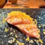 Rathanand Chanyachirawong Instagram – ว้าว ทุกคำจริงๆ ไปกินโอมากาเสะที่ @hotaru.omakase มาฮับ เป็น20คำที่ตื่นตาตื่นใจทุกคำและแน่นอน อร่อยมาก Appitizerน่าสนใจทุกคำ ก่อนเข้านิกิริ ข้าวปรุงรสด้วยน้ำส้มสายชูแดงปรุงรสได้กลมกล่อมมาก ไม่มีแย่งซีนน้องปลาเลย ส่วนน้องปลาตั้งมะได ชิมะอาจิ คินเมะได ชูโทโร่ โอโร่ agedมาหมด เจ้มจ้นมาก และแน่นอนUni ใช้Buffon uni หวานฉ่ำ อยากซ้ำ เมนูล้างpalateที่surprisedมาก คือ ไข่ตุ๋นคั่นด้วยวิปครีปทรัฟเฟิลและท็อบด้วยกุ้งเทมปุระ เมนูนี้มีในทุกคอร์สด้วย เชฟเบียร์ที่มาดูแลบอกมา เชฟพิถีพิพิถันกับทุกเมนู ที่สำคัญ presentation สนุกมากๆทั้ง20คำเลย อยากลองกินโอมากาเสะเริ่มที่799 แนะนำเลยจ้า ยิ้มกลับบ้านแน่นอน เดี๋ยวจัดเต็มช็อตเด็ดในreelต่อ รอติดตามชมนะฮับ #hotaruomakase #sushi #omakase Hotaru 119 Omakase & Izakaya – Sanampao