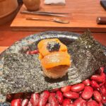 Rathanand Chanyachirawong Instagram – ว้าว ทุกคำจริงๆ ไปกินโอมากาเสะที่ @hotaru.omakase มาฮับ เป็น20คำที่ตื่นตาตื่นใจทุกคำและแน่นอน อร่อยมาก Appitizerน่าสนใจทุกคำ ก่อนเข้านิกิริ ข้าวปรุงรสด้วยน้ำส้มสายชูแดงปรุงรสได้กลมกล่อมมาก ไม่มีแย่งซีนน้องปลาเลย ส่วนน้องปลาตั้งมะได ชิมะอาจิ คินเมะได ชูโทโร่ โอโร่ agedมาหมด เจ้มจ้นมาก และแน่นอนUni ใช้Buffon uni หวานฉ่ำ อยากซ้ำ เมนูล้างpalateที่surprisedมาก คือ ไข่ตุ๋นคั่นด้วยวิปครีปทรัฟเฟิลและท็อบด้วยกุ้งเทมปุระ เมนูนี้มีในทุกคอร์สด้วย เชฟเบียร์ที่มาดูแลบอกมา เชฟพิถีพิพิถันกับทุกเมนู ที่สำคัญ presentation สนุกมากๆทั้ง20คำเลย อยากลองกินโอมากาเสะเริ่มที่799 แนะนำเลยจ้า ยิ้มกลับบ้านแน่นอน เดี๋ยวจัดเต็มช็อตเด็ดในreelต่อ รอติดตามชมนะฮับ #hotaruomakase #sushi #omakase Hotaru 119 Omakase & Izakaya – Sanampao