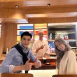 Rathanand Chanyachirawong Instagram – ว้าว ทุกคำจริงๆ ไปกินโอมากาเสะที่ @hotaru.omakase มาฮับ เป็น20คำที่ตื่นตาตื่นใจทุกคำและแน่นอน อร่อยมาก Appitizerน่าสนใจทุกคำ ก่อนเข้านิกิริ ข้าวปรุงรสด้วยน้ำส้มสายชูแดงปรุงรสได้กลมกล่อมมาก ไม่มีแย่งซีนน้องปลาเลย ส่วนน้องปลาตั้งมะได ชิมะอาจิ คินเมะได ชูโทโร่ โอโร่ agedมาหมด เจ้มจ้นมาก และแน่นอนUni ใช้Buffon uni หวานฉ่ำ อยากซ้ำ เมนูล้างpalateที่surprisedมาก คือ ไข่ตุ๋นคั่นด้วยวิปครีปทรัฟเฟิลและท็อบด้วยกุ้งเทมปุระ เมนูนี้มีในทุกคอร์สด้วย เชฟเบียร์ที่มาดูแลบอกมา เชฟพิถีพิพิถันกับทุกเมนู ที่สำคัญ presentation สนุกมากๆทั้ง20คำเลย อยากลองกินโอมากาเสะเริ่มที่799 แนะนำเลยจ้า ยิ้มกลับบ้านแน่นอน เดี๋ยวจัดเต็มช็อตเด็ดในreelต่อ รอติดตามชมนะฮับ #hotaruomakase #sushi #omakase Hotaru 119 Omakase & Izakaya – Sanampao