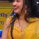 Rathika Rose Instagram - SMILING QUEEN 👸 @rathikarose_official COSTUME BY : @mithra.couture JEWELLERY BY : @aanvitrends #biggbosstelugu #biggboss7telugu #rathikarose #bigbosstelugu #bigbosstelugu3 #starmaa