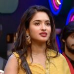 Rathika Rose Instagram - FEELING YELLAWESOME @rathikarose_official 💛 COSTUME BY : @mithra.couture JEWELLERY BY : @aanvitrends #rathikarose #biggbosstelugu #bigbosstelugu #biggbosstelugu4 #starmaa #yellow