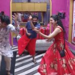 Rathika Rose Instagram - THE REAL ENTERTAINERS OFF BB7 TELUGU #rathikarose #princeyawar #actorsivaji costume by : @aishwarya_label Prince costume by : @mahineedles #biggbosstelugu #biggboss7telugu #biggbosstelugu2 #biggbosstelugu3