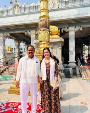 Rathika Rose Instagram - omnamovenkateshaya🤍🙏🏻

omnamahshivaya🤍🙏🏻

#omnamahshivaya #omnamahshivaya #daddysprincess