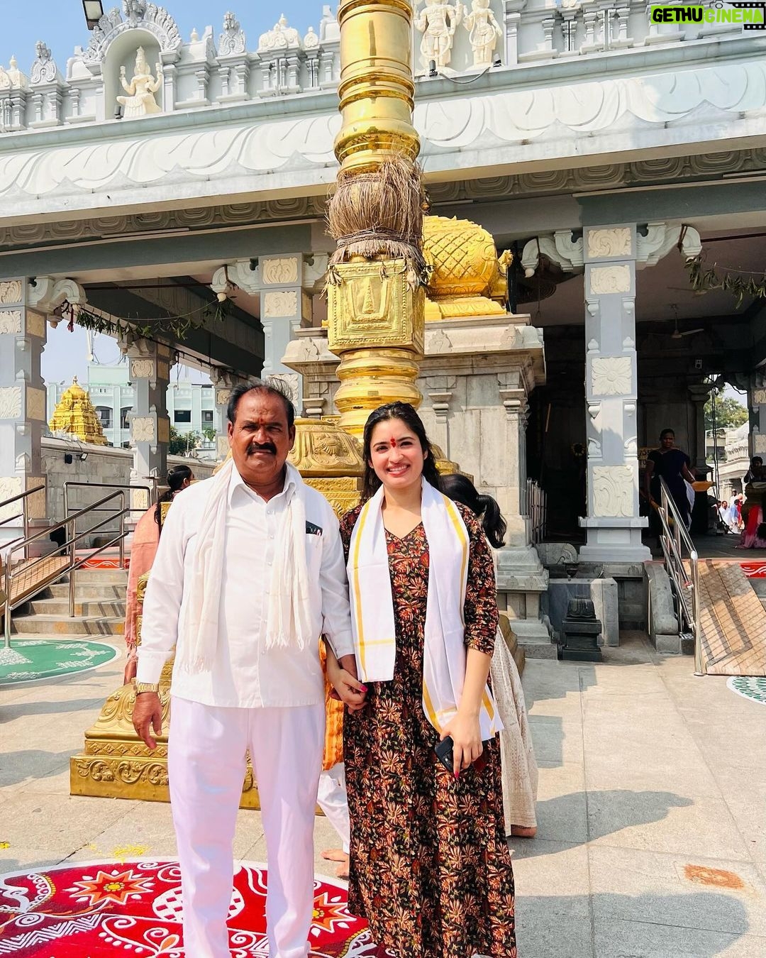 Rathika Rose - 83.5K Likes - omnamovenkateshaya🤍🙏🏻
omnamahshivaya🤍🙏🏻
#omnamahshivaya #omnamahshivaya #daddysprincess