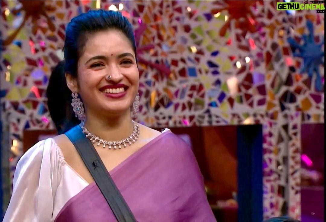 Rathika Rose Instagram - #saturday Episodes are always a truth revealing one’s and this week along with that #nagarjuna sir gave the perfect feedback’s and corrections to everyone as usual. We are loving #biggbosstelugu7 and #kingsmeter is so accurate 🫶 Thanks to @starmaa and @disneyplushstel for this great two weeks. Jewellery: @aanvitrends Such a balanced week it has beeen. #teamrathika #rathikarose #rathika #beautifulsmile #stunninglooks #fearless #loveyouall