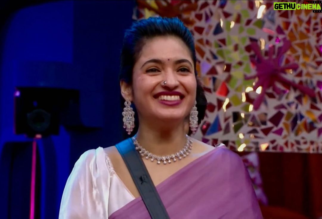 Rathika Rose Instagram - #saturday Episodes are always a truth revealing one’s and this week along with that #nagarjuna sir gave the perfect feedback’s and corrections to everyone as usual. We are loving #biggbosstelugu7 and #kingsmeter is so accurate 🫶 Thanks to @starmaa and @disneyplushstel for this great two weeks. Jewellery: @aanvitrends Such a balanced week it has beeen. #teamrathika #rathikarose #rathika #beautifulsmile #stunninglooks #fearless #loveyouall