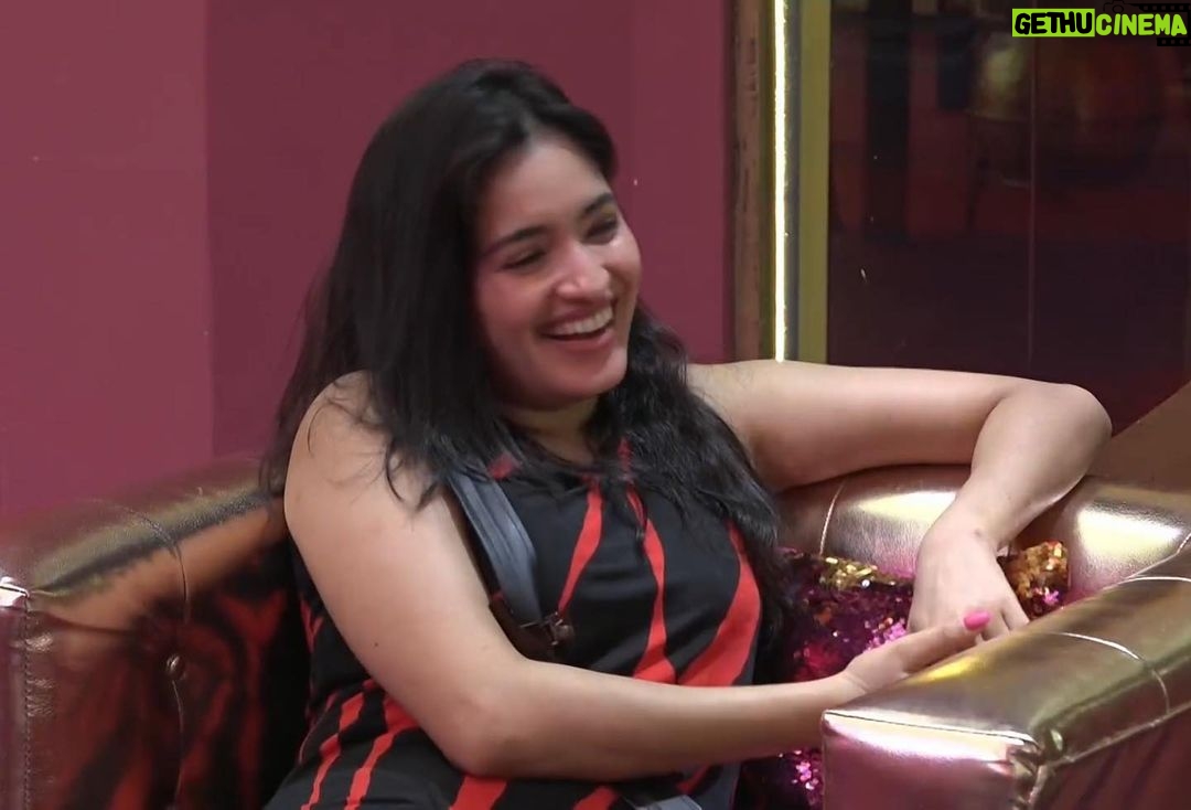 Rathika Rose Instagram - #saturday Episodes are always a truth revealing one’s and this week along with that #nagarjuna sir gave the perfect feedback’s and corrections to everyone as usual. We are loving #biggbosstelugu7 and #kingsmeter is so accurate 🫶 Thanks to @starmaa and @disneyplushstel for this great two weeks. Jewellery: @aanvitrends Such a balanced week it has beeen. #teamrathika #rathikarose #rathika #beautifulsmile #stunninglooks #fearless #loveyouall