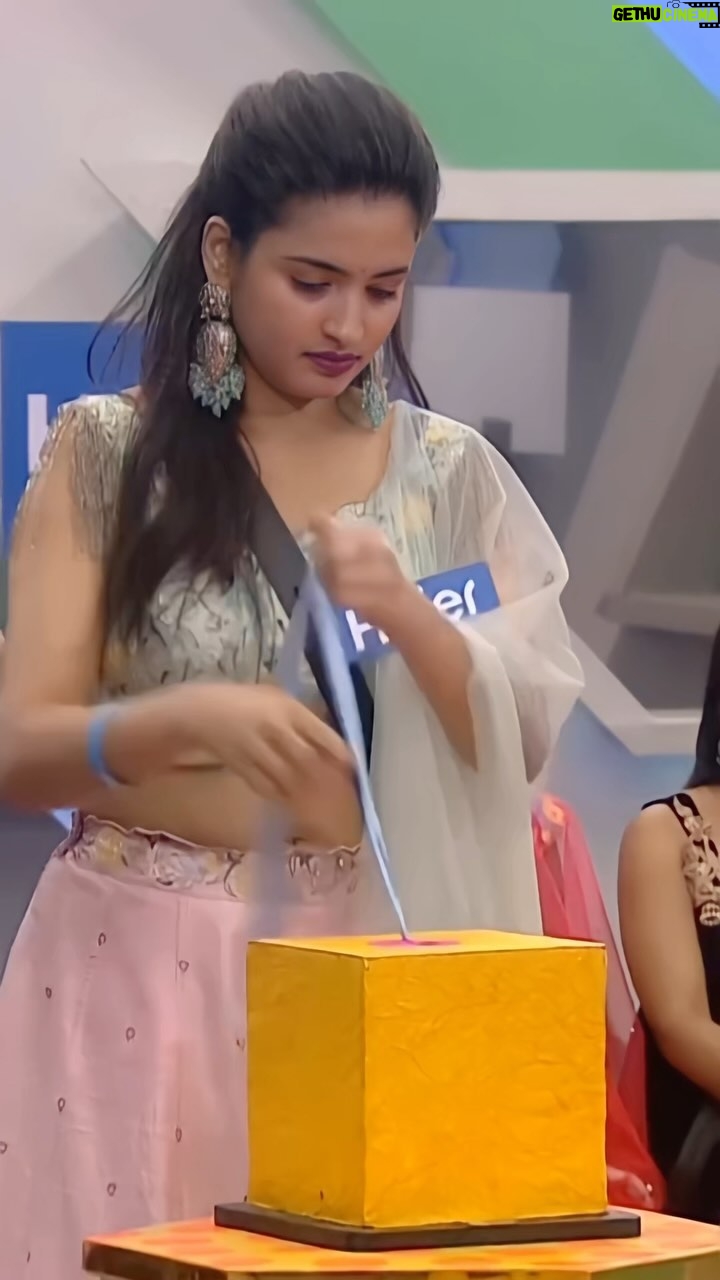 Rathika Rose - 40.7K Likes - Appreciating every vote, your support means the world. Thank you for being a crucial part ❤️
COSTUME BY @labelmanasamovva
JEWELLERY BY @fashioncurvee
STYLED BY @harinireddym
#rathikarose #biggboss7telugu #biggbosstelugu #bigbosstelugu #starmaa