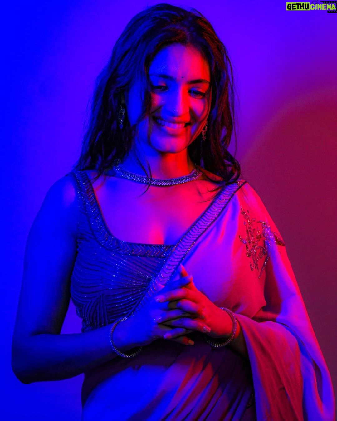 Rathika Rose - 45.6K Likes - It doesn't mean that everyone will treat you the way you deserve to be treated. It means that you won't let them change the way you see yourself; nor will you stick around for them to destroy you." #biggboss #rathikarose #beyou #strong #traditional #tollywood #trending.
COSTUME BY @akruticollectionsllc
PHOTOGRAPHY BY @trickshotography
