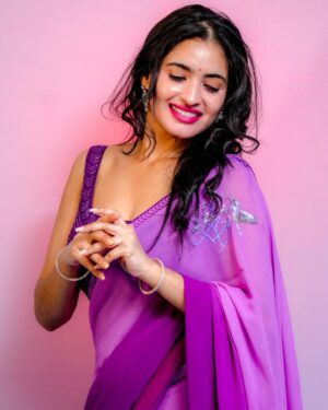 Rathika Rose Instagram - It doesn't mean that everyone will treat you the way you deserve to be treated. It means that you won't let them change the way you see yourself; nor will you stick around for them to destroy you." #biggboss #rathikarose #beyou #strong #traditional #tollywood #trending. 

COSTUME BY @akruticollectionsllc 
PHOTOGRAPHY BY @trickshotography